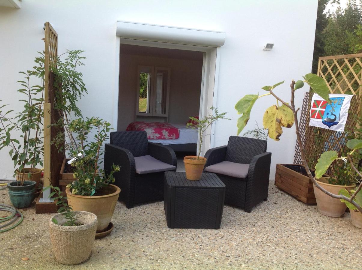 Appartement Avec Cuisine Et Grande Piscine Chauffee Hendaye Exterior photo