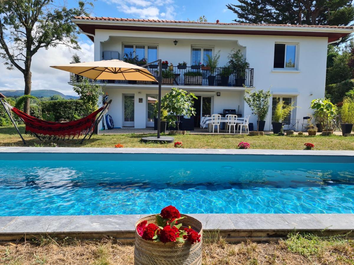 Appartement Avec Cuisine Et Grande Piscine Chauffee Hendaye Exterior photo